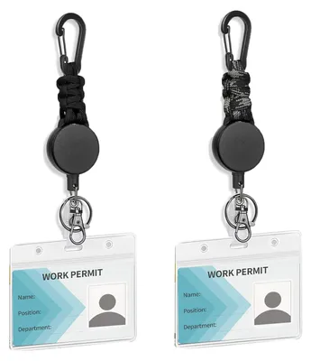 Produktbild von Ausziehbarer Schlüsselring mit 60 cm Stahlseil, Ausweishalter, Kartenhalter, Ausweishalter mit Einziehmechanismus, ausziehbarer Schlüsselanhänger mit Karabiner und robuster Federschnur.