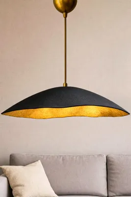 Produktbild von Opviq, Moderne Pendelleuchte aus Carbonbeton, Schwarz und Gold, Höhenverstellbar 16-62 cm, Ø60 cm, E27 Fassung, Max 40 W, IP20 | Elegantes Design für Hotel & Zuhause.
