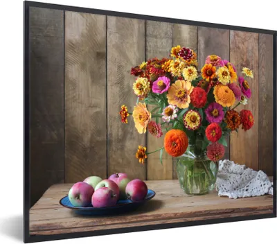 Produktbild von MuchoWow® Gerahmtes Poster Stilleben - Blumenstrauß - Apfel 40x30 cm - Poster mit Schwarzem Bilderrahmen Wandposter Rahmen Foto Bilder - Kunstposter - Wanddekorationen