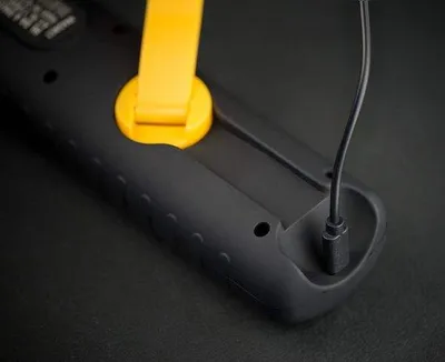 Zdjęcie produktu dla Latarka akumulatorowa z dynamem, 6 diod LED typu SMD, 9 godzin pracy