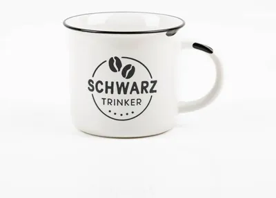 Produktbild von Tasse „Schwarztrinker“ Vintage-Keramik im Emaille-Look (400 ml) Grafik Werkstatt