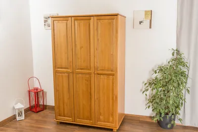 Produktbild von Kleiderschrank aus Kiefernholz