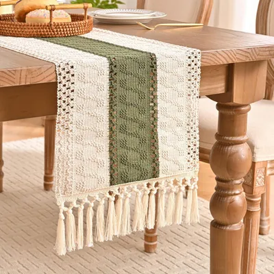 Produktbild von Tischläufer Grün Herbst Modern Boho Häkelspitze mit Quasten 30x140cm Baumwolle Leinen