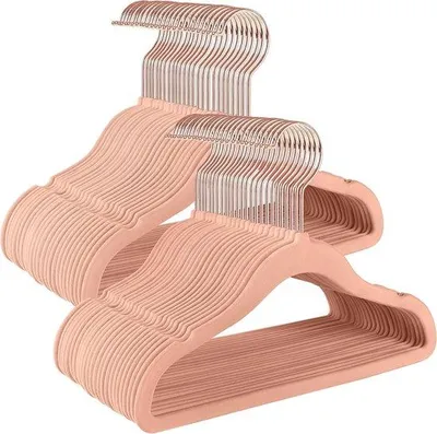 Produktbild von Famanu Kinderkleiderbügel Set von 50 aus Samt mit roségoldenen Haken – Rosa