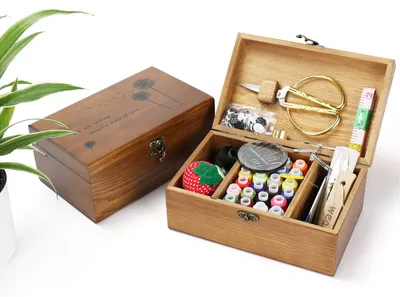 Immagine prodotto di Set di cucito in legno con vari utensili e accessori per cucire