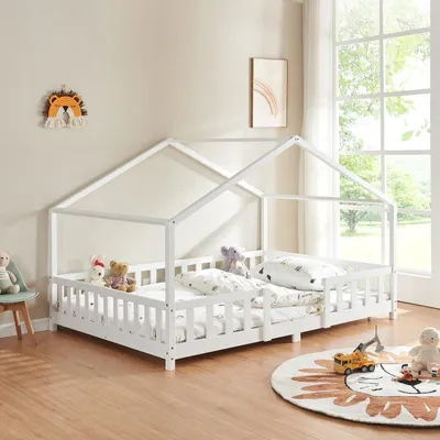 Obrázek produktu pro Dětská postel 140x200 cm - Borové dřevo, design ve tvaru domku a bezpečnostní zábrana