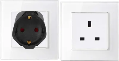 Obrázok produktu pre Intirilife 4x zásuvkový adaptér v čiernej farbe - sada 4 zásuvkových adaptérov UK Type G to EU Schuko Socket Travel Plug napr. pre Veľkú Britániu, Írsko, Singapur, Malajziu - Prevodník zásuvkových adaptérov typu G