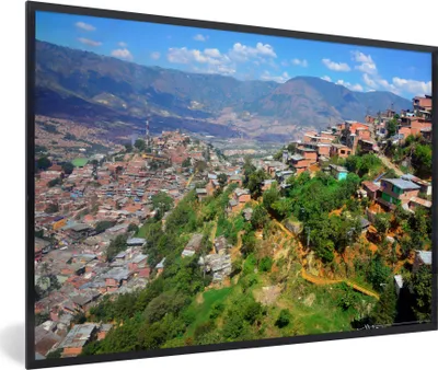 Produktbild von MuchoWow® MuchoWow® Gerahmtes Poster Blick über Medellín und seine Berge in Kolumbien 60x40 cm - Poster mit zchwarzem Bilderrahmen - Printing - Wanddeko Schlafzimmer