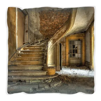 Produktbild von Wallario Premium Kissen, weiche Oberfläche, mit Motiv Massive Steintreppe in herrenlosem Haus, Größe: 30 x 30 cm, mit weißer Rückseite