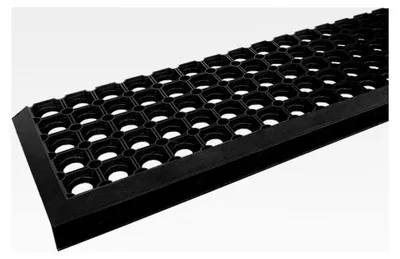 Produktbild von Gummistufenmatte mit Kantenschutz, Ringlochmuster und Drainageeffekt, Antirutschmatte 75x25x3cm