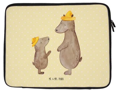 Produktbild von Mr. & Mrs. Panda Laptophülle Bären mit Hut 27 x 36 cm - Gelb Pastell - Geschenk, Family, Vatertag, Kinder, Laptoptasche, Papa, Laptop Tasche, Notebook, Hülle, Muttertag