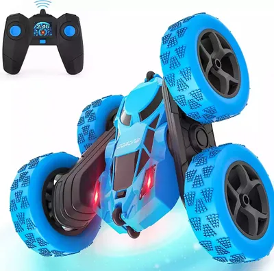 Produktbild von RC-Auto (Ferngesteuertes Stuntauto inkl. 2 Akkus & Fernbedienung, Spiel-Set mit Zubehör), Stuntauto 360°-Action, LED-Lichtern & 60 Min. Spielspaß