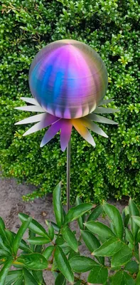Produktbild von Blütenzauber Milano Rosenkugel 15 cm Edelstahl rainbow  matt gebürstet Gartenstecker Deko mit Stab 80 cm