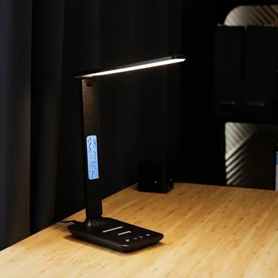 Zdjęcie produktu dla Czarna lampa stołowa LED Huslog z wyświetlaczem i bezprzewodową ładowarką
