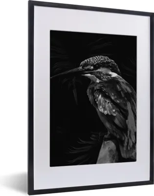 Produktbild von MuchoWow® Gerahmtes Poster Vogel auf einem Zweig vor einem schwarzen Hintergrund - schwarz und weiß 30x40 cm - Poster mit Schwarzem Bilderrahmen Wandposter Rahmen Foto Bilder - Wandposter Schlafzimmer