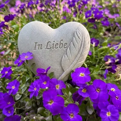 Produktbild von Grabherz Gedenkstein - In Liebe mit Feder - Grabschmuck Grabdeko Trauerherz 9cm