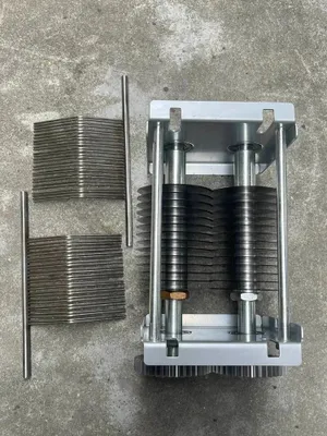 Produktbild von Professionelle Fleischschneidemaschine - Elektrische Aufschnittmaschine - Edelstahlklinge - 6 Schnittstärken 2,5–15 mm -  - Himmelblau