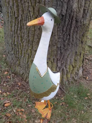 Produktbild von Große Ente mit Hut Gartendekoration Eisen grün-weiß-gelb 59 cm