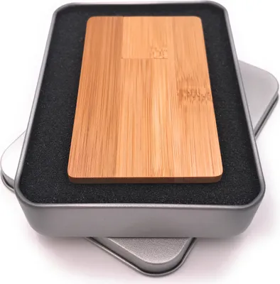 Produktbild von Onwomania Holz Karte Echtes Holz Geldkartenformat USB Stick in Alu Geschenkbox 32 GB USB 2.0
