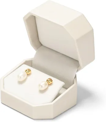 Immagine prodotto di Scatola per gioielli in ecopelle, color beige, dimensioni 6x5x3,8 cm, ideale per piccoli gioielli