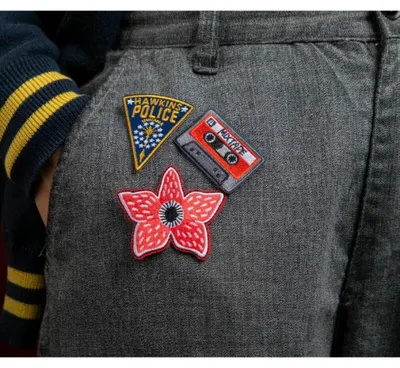 Produktbild von Cinereplicas Stranger Things – Set mit 7 Stranger Things-Patches – offizielle Lizenz