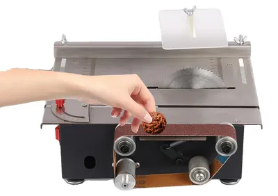 Imagen del producto de Sierra circular de mesa, 200W de potencia, velocidad ajustable, diseño compacto, ajuste de ángulo de 0-90°, velocidad sin carga de 10000 RPM