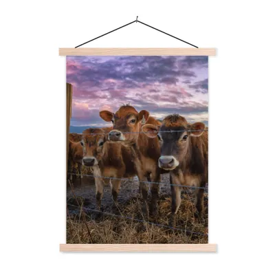 Produktbild von MuchoWow® Textilposter Kuh - Tiere - Kühe 60x80 cm mit holzfarbenen Rahmen - Wandbild
