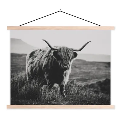 Produktbild von MuchoWow® Textilposter Schottischer Hochlandbewohner - Natur - Kühe - Tiere - Schwarz und weiß 40x30 cm mit holzfarbenen Rahmen - Bilder