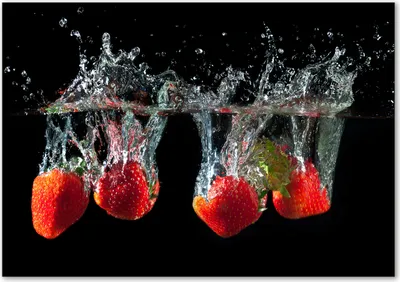 Produktbild von Tulup® Glas-Bild - 100 x 70 - Wandbild aus Glas - Wandkunst - Wandbild hinter gehärtetem Sicherheitsglas - Essen & Getränke - Erdbeeren Wasser - Rot