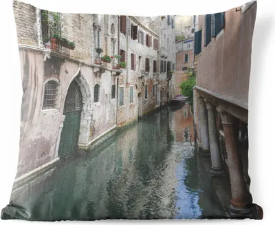 Produktbild von MuchoWow® Outdoor Kissen - Gebäude in Venedig - 60x60 cm - Wetterfest - Lounge Kissen - Dekoration - Schlaf Kissen