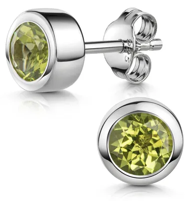 Elegante Ohrstecker aus 925 Silber mit rundem, facettiertem Peridot in frischem Grün – stilvoller Farbakzent für jeden Look.