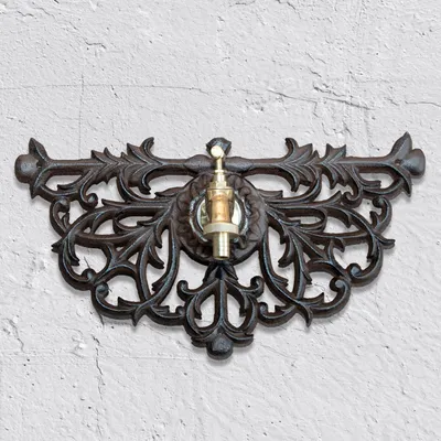 Produktbild von Wand-Ornament mit Wasserhahn - Wandbrunnen | Eisen, Braun | H 19,5 x B 37,0 cm