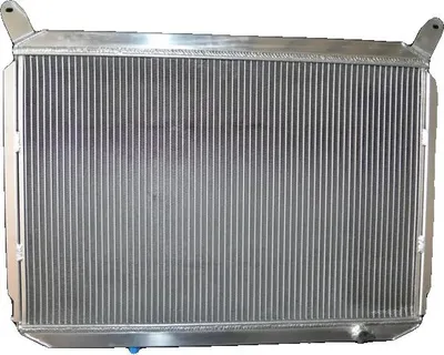 Obrázok produktu pre Hliníkový chladič, rozmery jadra 640 mm x 410 mm x 52 mm, celkové rozmery 685 mm x 490 mm x 70 mm, rozmery vstupného/výstupného otvoru 38 mm/38 mm, vhodný pre Nissan 300ZX 1983-1989, 3-radový dizajn