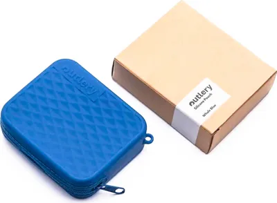 Produktbild von BOGO Outlery Reisebesteckhalter aus Silikon (Walblau) – Faltbares Reisebestecketui für sicheren Transport