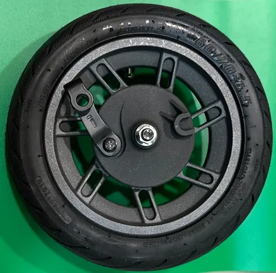 Produktbild von Ninebot G30D G30LD 2 Gen Reifen Schwarz mit Tubeless Felge Bremse