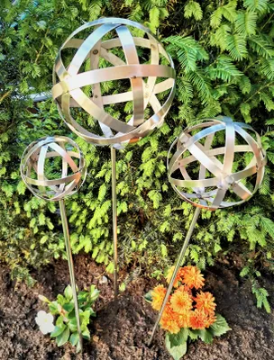 Produktbild von 3er Set Rosenkugel Geflecht 25/20/15 cm Edelstahl mit Stab 80 cm Geflechtkugel