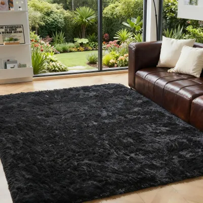 Schwarzer Antirutsch-Teppich, 120x180 cm, flauschig, modern