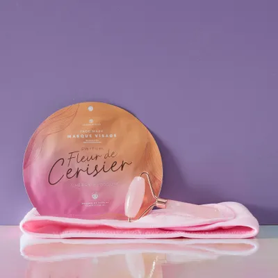 Produktbild von Gesichtspflegeset mit Rosen-Jade-Massagegerät