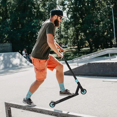 Zdjęcie produktu dla Hulajnoga wyczynowa, hulajnoga fun, hulajnoga wyczynowa z łożyskami kulkowymi ABEC 9, hulajnoga z kołami 100 mm z imitacji skóry, hulajnoga, hulajnoga miejska, hulajnoga do trików dla dzieci od 14 lat