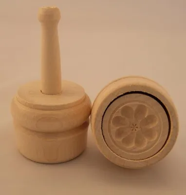Produktbild von Butterdurchstoßform, 30 Gramm, Rosette aus Holz 9 cm