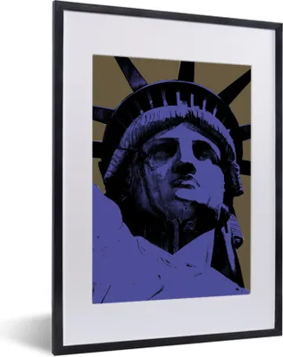 Produktbild von MuchoWow® MuchoWow® Gerahmtes Poster Lila Freiheitsstatue 30x40 cm - Poster mit zchwarzem Bilderrahmen - Wandposter Schlafzimmer