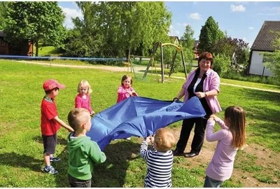 Zdjęcie produktu dla EDUPLAY 170-222 Huśtawka wykonana w 100% z poliestru, Ø 360 cm, niebieska z 8 pętlami na uchwyty i torbą, niebieska