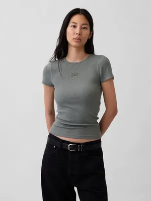 Produktbild von GAP Geripptes Rundhals Kurzarm T-Shirt mit Logo, schmaler Stretch-Schnitt, leicht verkürzte Länge, Größe L