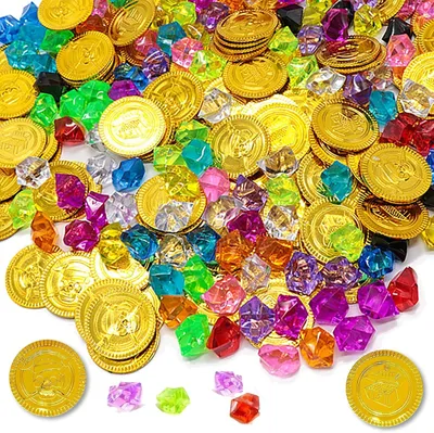 Imagen del producto de Monedas de oro y piedras preciosas piratas: set de 100 unidades. Incluye 50 monedas de oro y 50 piedras preciosas. Tesoro pirata para juegos de búsqueda del tesoro