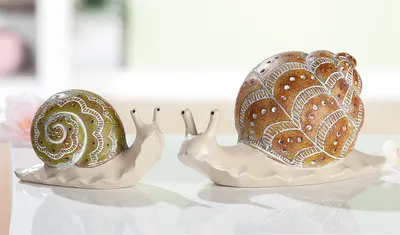 Produktbild von GILDE Figur, Schnecke, gepunktet, graphisch, Kunstharz, beige, braun, grün, , 2 Stück wie abgebildet, L. 8,5 cm, B. 16,5 cm, H. 8,5 cm 37514 /Abverkauf nur solange Vorrat reicht