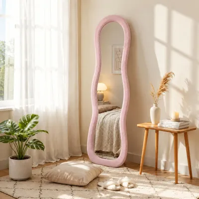 Zdjęcie produktu dla Lustro stojące INONEFT, 160 x 50 cm, z falowanym obramowaniem z flaneli, kolor różowy. Możliwość zawieszenia lub postawienia na podłodze. Idealne do przedpokoju, garderoby lub salonu