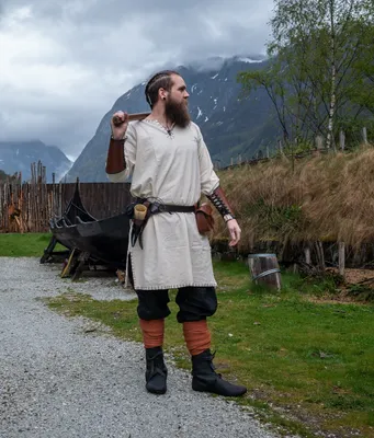 Produktbild von Wikingertunika mit Stickerei Natur "Erwin" XXL