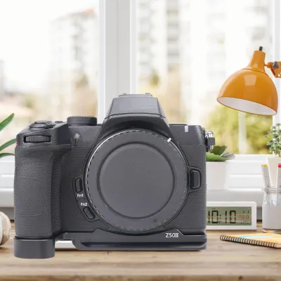 Obrázok produktu pre Rýchlo vymeniteľná L-doska, zliatina hliníka, 1/4 palca, 3/8 palca otvory na skrutky, ľahký držiak pre fotoaparát Z50 II