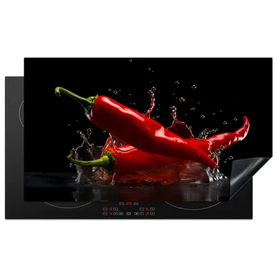 Produktbild von KitchenYeah© Herdabdeckplatte Paprika - Rot - Schwarz - Wasser - Gemüse , 89x51cm, Küche Deko, Glaskeramikkochfeld Herdabdeckung, Abdeckplatte fùr Kochfeld
