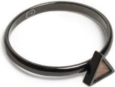 Imagen del producto de BeWooden, anillo de línea triangular, modelo "Triangle Ring", color azul marino, talla 56